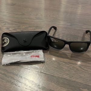 Ray-Ban Justin Rubber Frame EUC